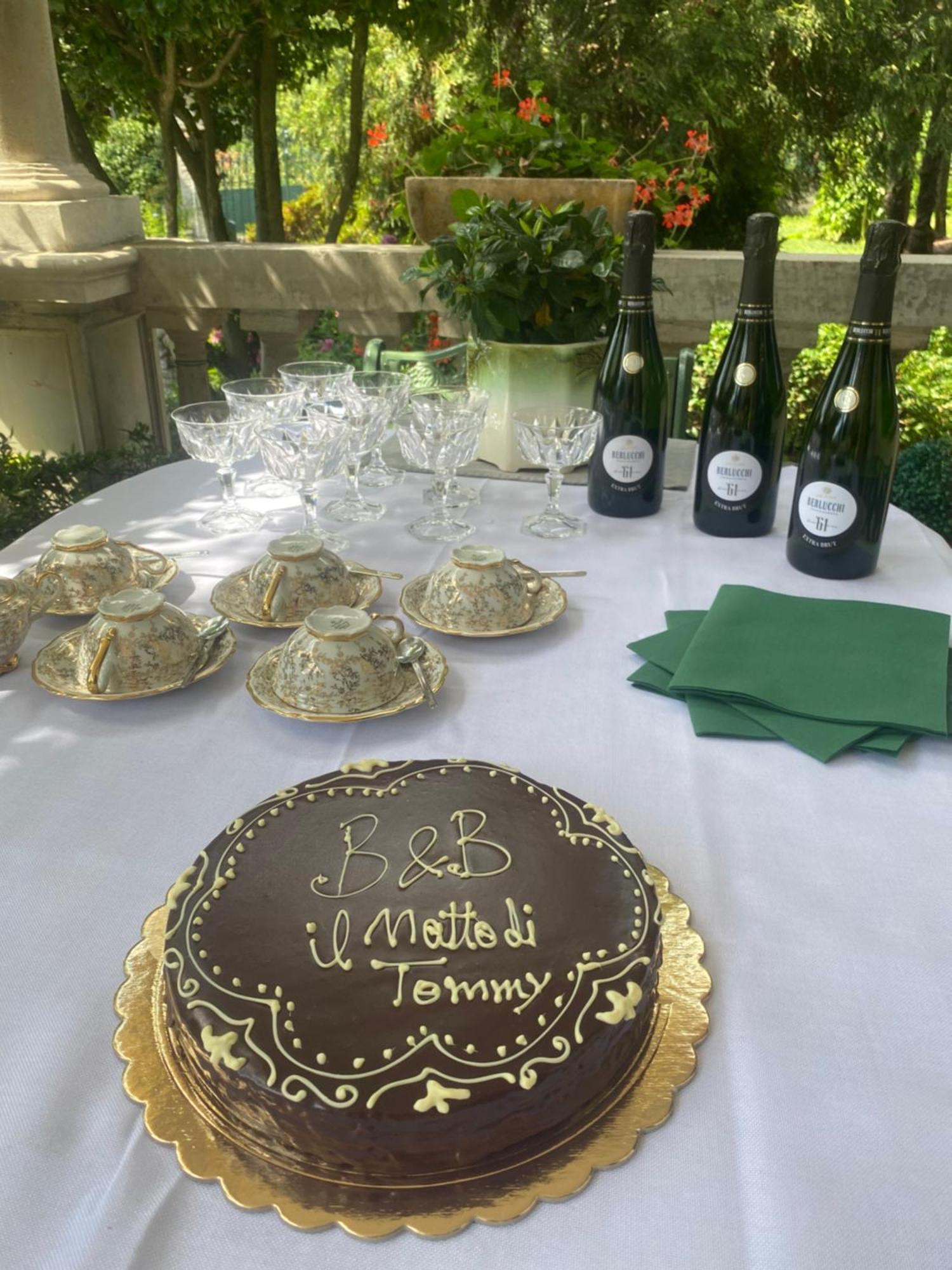 Il Motto Di Tommy Bed & Breakfast Castelveccana ภายนอก รูปภาพ