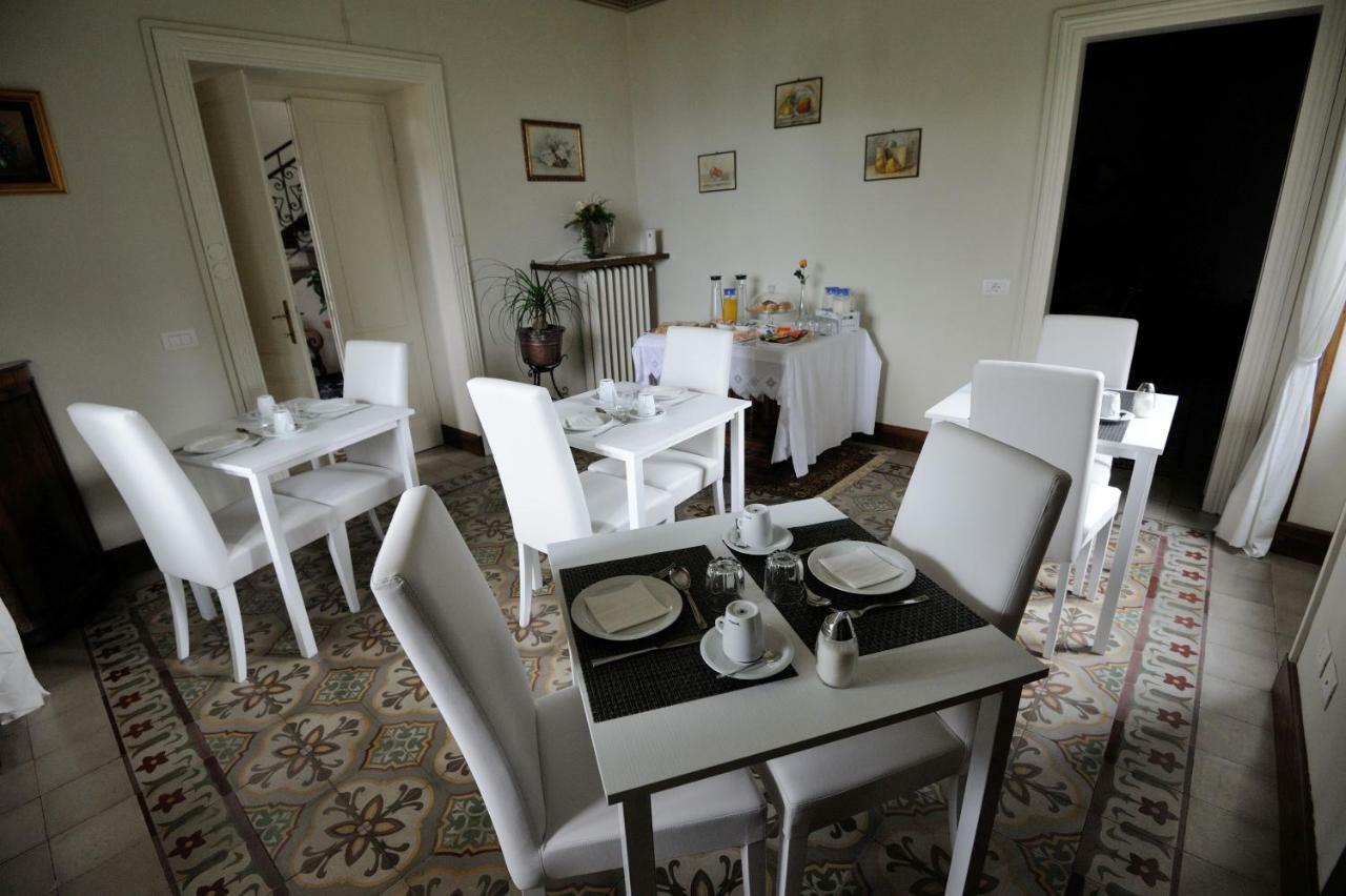 Il Motto Di Tommy Bed & Breakfast Castelveccana ภายนอก รูปภาพ
